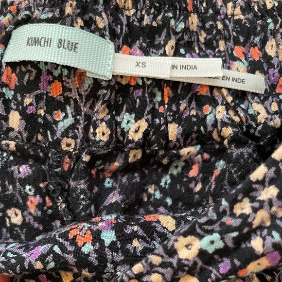 UO Kimchi Blue Black Floral Shorts with Embroidered Detailing, Size XS - Picture 3 of 4